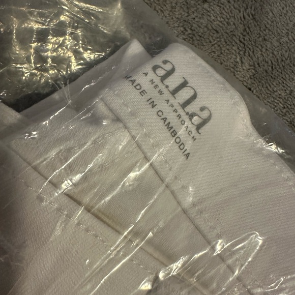 A.n.a. Women's White jeans  12 tall long - Picture 3 of 4